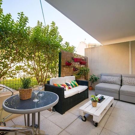 Fully Equipped Apartment With Terrace Sleeps 4 Marseille Bagian luar foto
