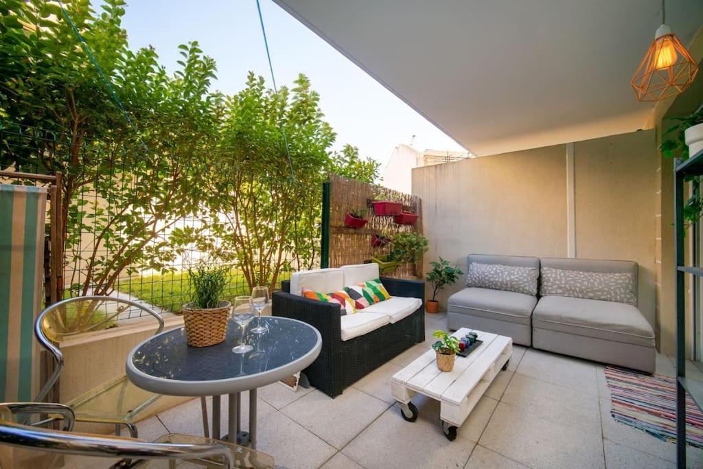 Fully Equipped Apartment With Terrace Sleeps 4 Marseille Bagian luar foto