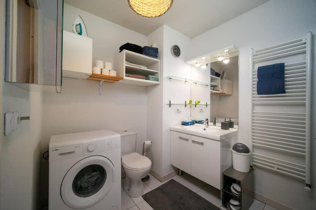 Fully Equipped Apartment With Terrace Sleeps 4 Marseille Bagian luar foto