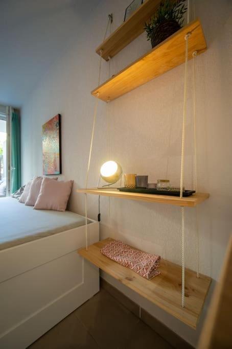 Fully Equipped Apartment With Terrace Sleeps 4 Marseille Bagian luar foto