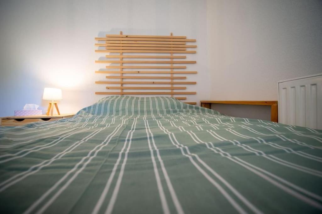 Fully Equipped Apartment With Terrace Sleeps 4 Marseille Bagian luar foto