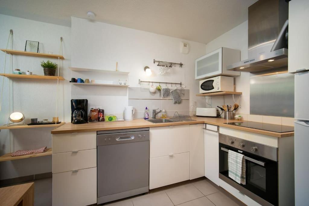 Fully Equipped Apartment With Terrace Sleeps 4 Marseille Bagian luar foto